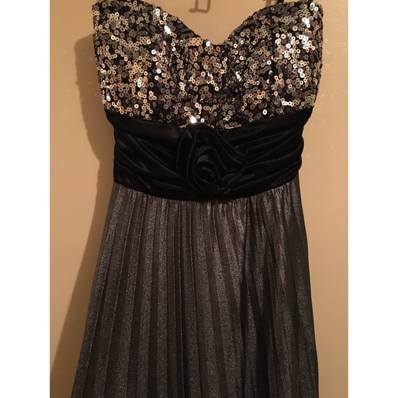 Speechless: Sequin Pleated Grey Dress - Picture 3 of 8